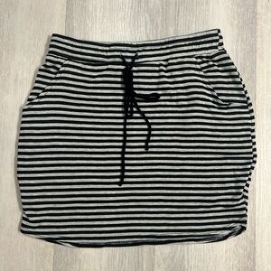 Causal Skirt with pockets. Size small